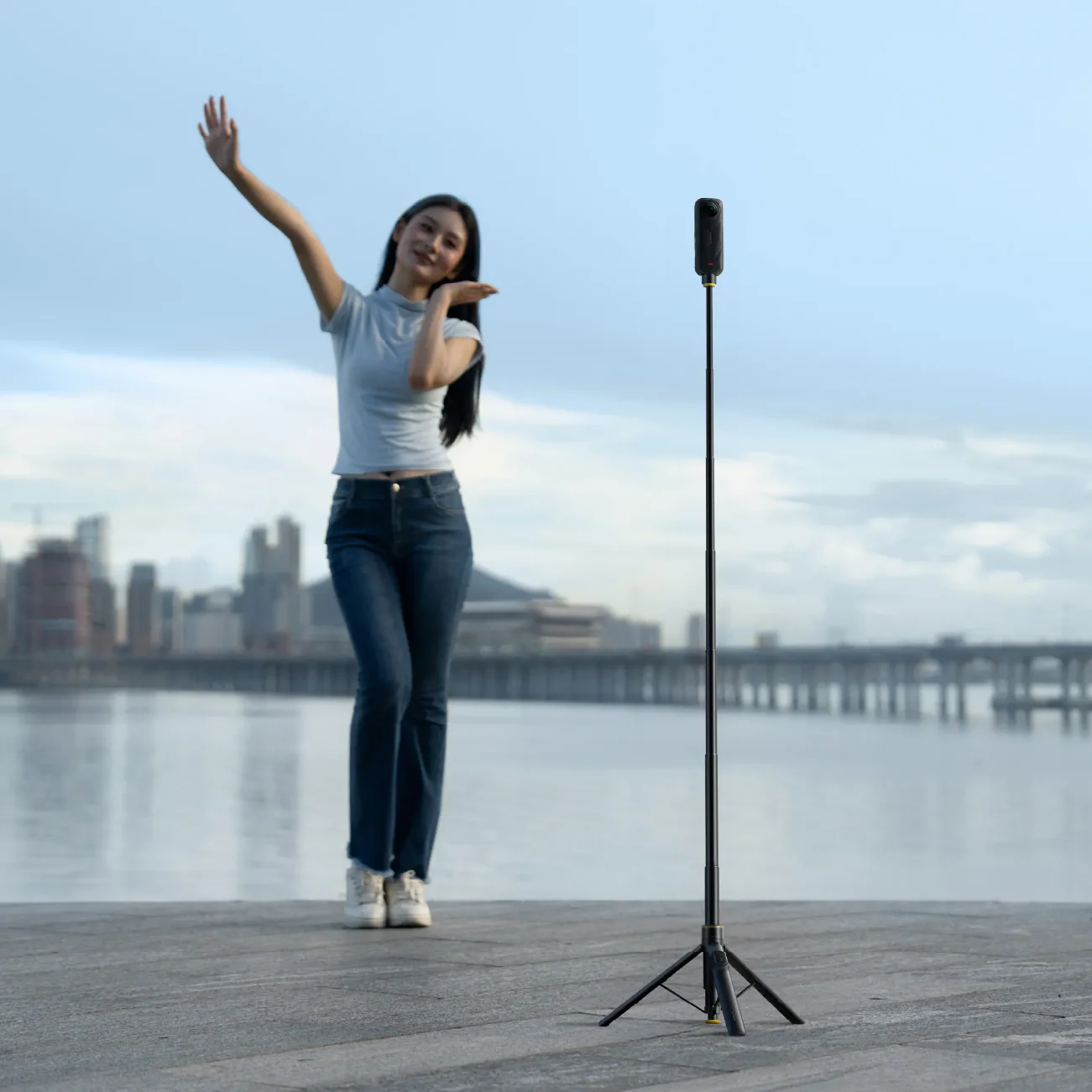 Insta360 2-in-1 Selfie Stick + Throwpod - Image 7