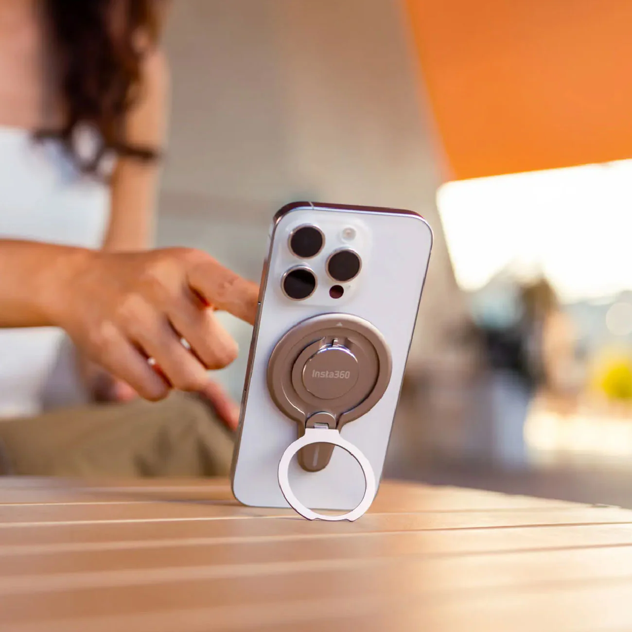 Insta360 Flow 2 Pro Magnetic Phone Mount - Image 4
